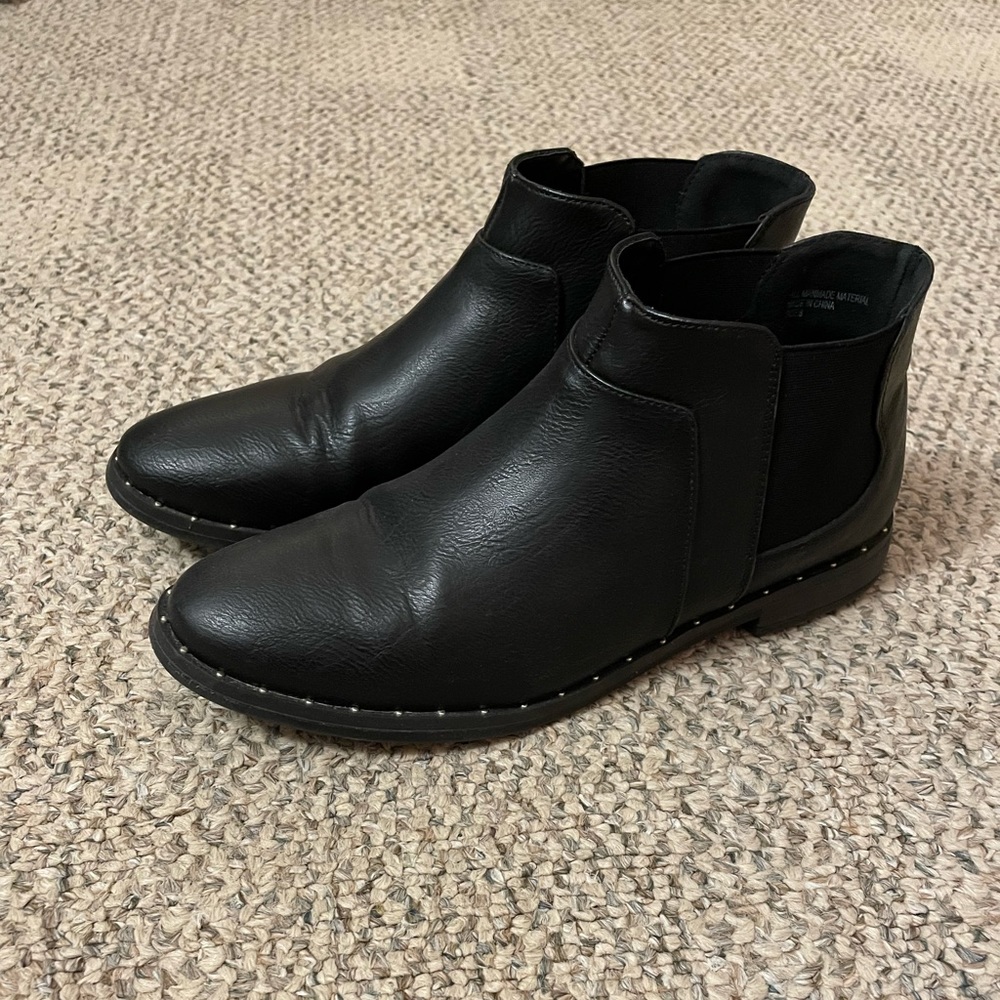Ankle black leather boots